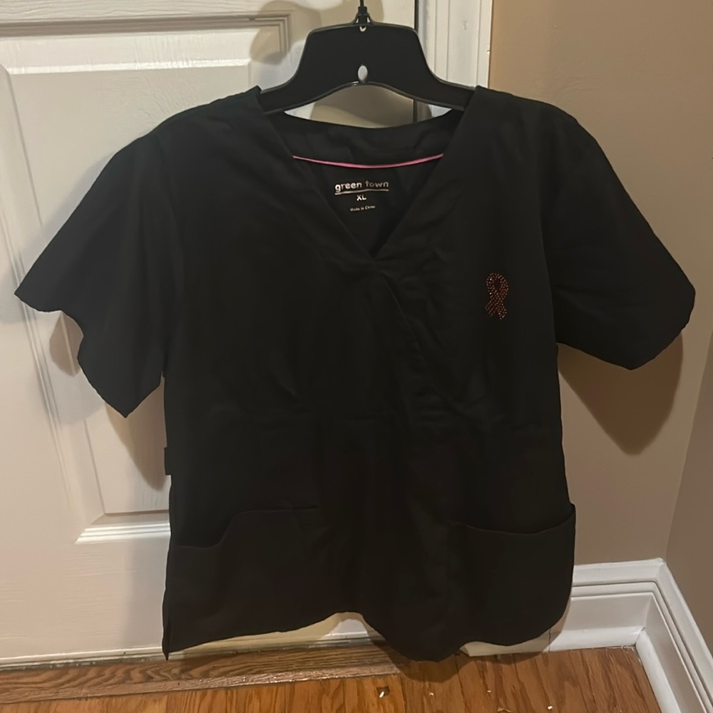 Green Town Women's Black and Pink Scrubs Top with Breast Cancer Logo XL